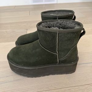 Uggs size 7  worn 5 times